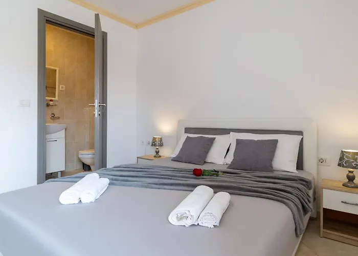 On Liberty Square 3* Πόρετς