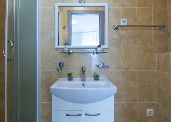 On Liberty Square Πόρετς