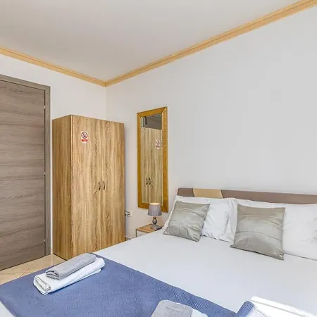 On Liberty Square Gostinjska kuća 3*