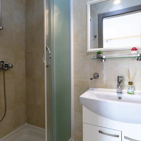 On Liberty Square Pensión 3*