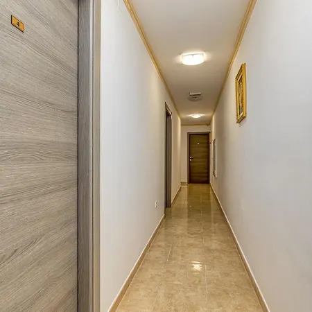 On Liberty Square Пореч