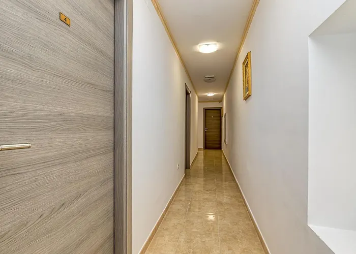 On Liberty Square Пореч