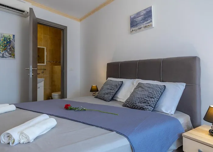 On Liberty Square Пореч